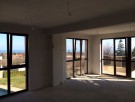 ПРОДАДЕН!Тристаен апартамент с прекрасна панорама към морето.